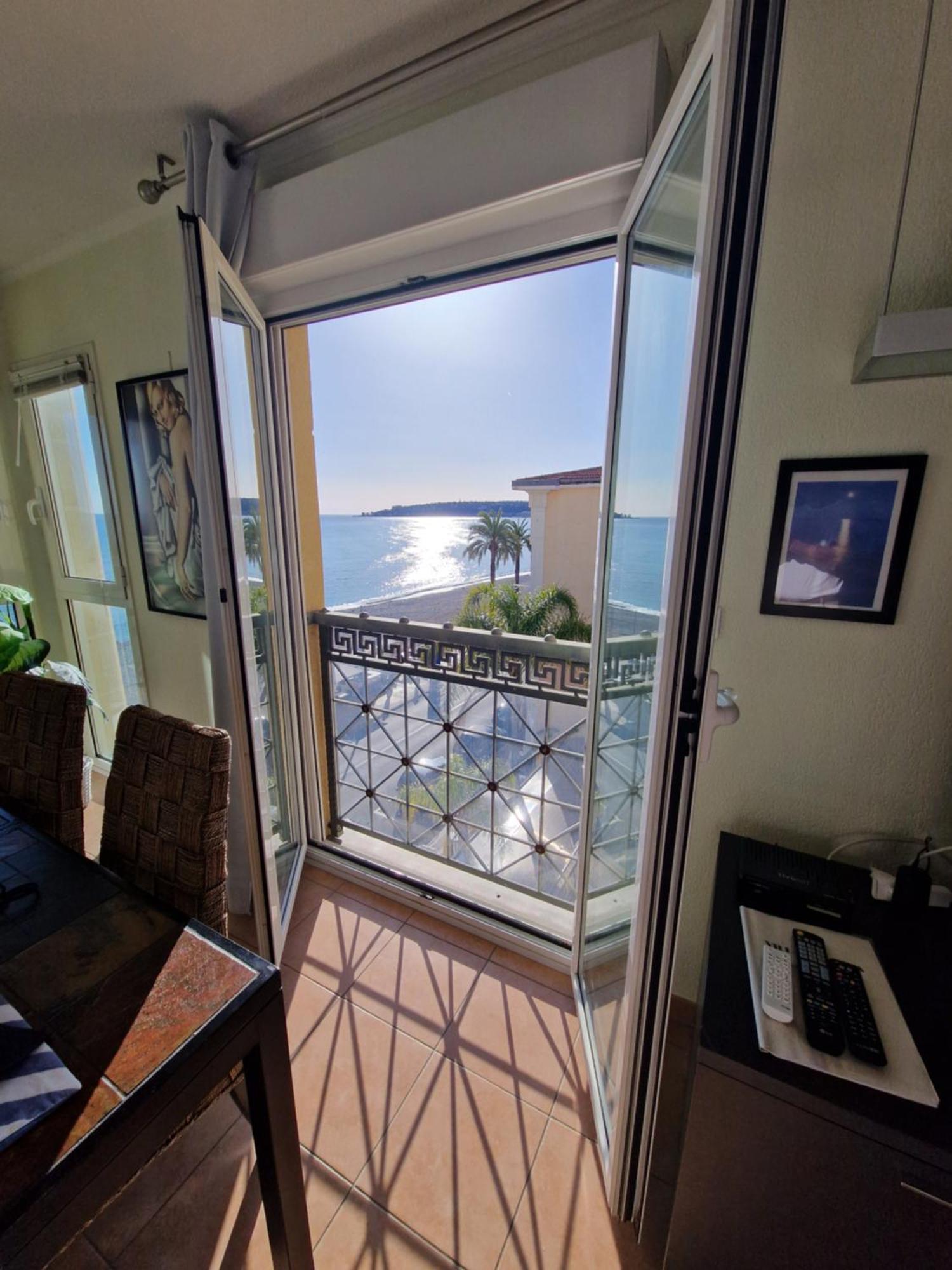 Villa Azzurra Menton Apt Luxe, Front Mer, 4Th Floor Of 5, Wifi, Tvsat, Climate Exterior photo